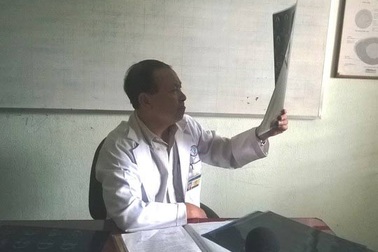 Mất một mắt vì đốt pháo sáng