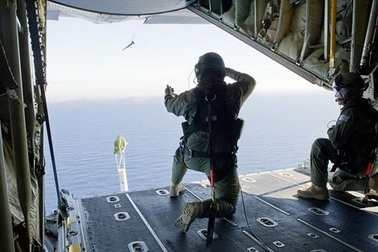 "Vật thể trôi nổi có thể từ thân, cánh máy bay mất tích"