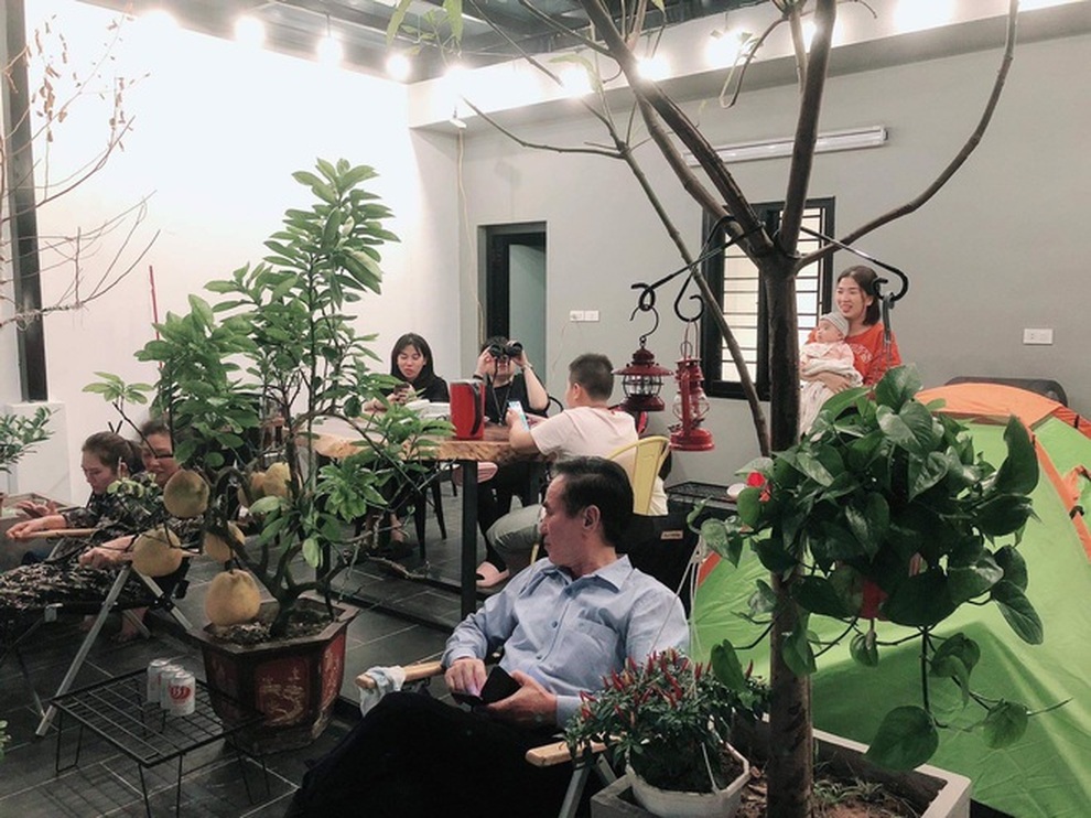 Mê mẩn góc trốn dịch xanh mát trên sân thượng của nhiều gia đình Việt - 15 Mê mẩn góc trốn dịch xanh mát trên sân thượng của nhiều gia đình Việt - 15
