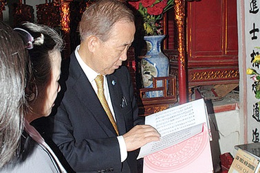 Quanh chuyện ông Tổng Thư ký LHQ về bái tổ
