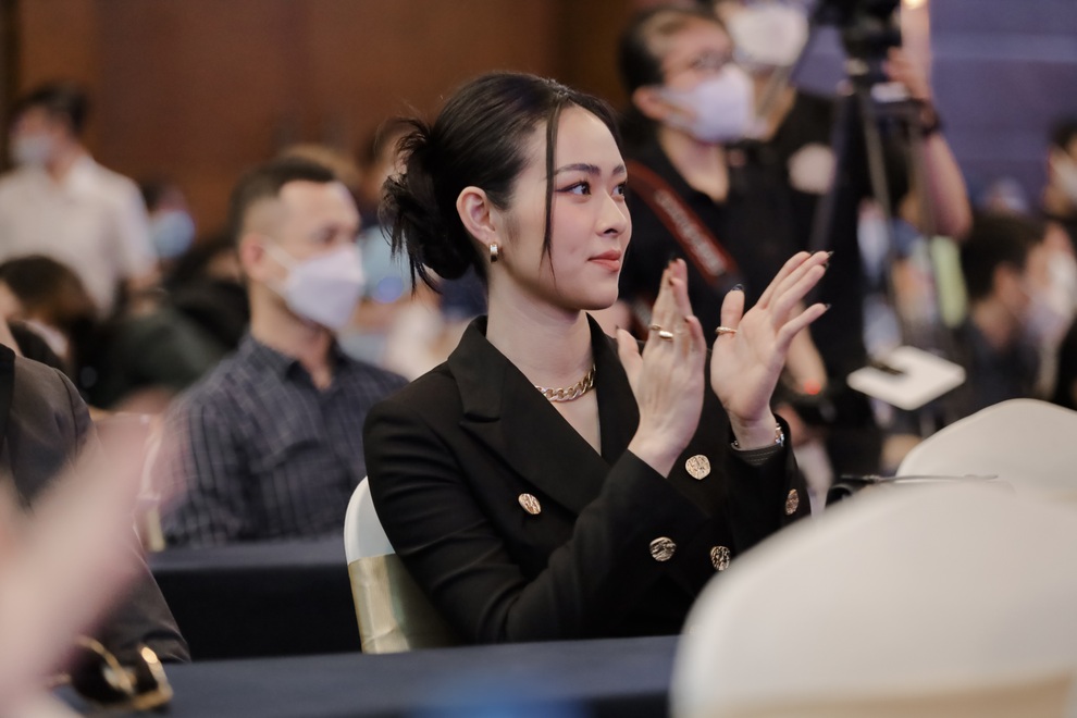 Diệp Bảo Ngọc đẹp tinh tế với váy đen thanh lịch - 3 Diệp Bảo Ngọc đẹp tinh tế với váy đen thanh lịch - 3
