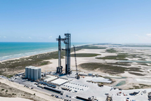 Tên lửa mạnh nhất thế giới sẵn sàng phóng, SpaceX vẫn phải đợi "đèn xanh"