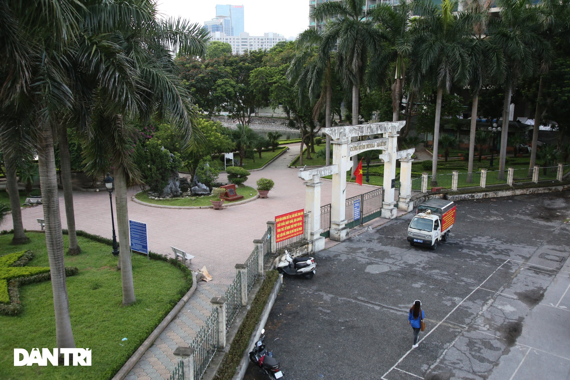 Người dân ngỡ ngàng khi Hà Nội vừa nới lỏng thể dục ngoài trời xong lại cấm - 10 Người dân ngỡ ngàng khi Hà Nội vừa nới lỏng thể dục ngoài trời xong lại cấm - 10