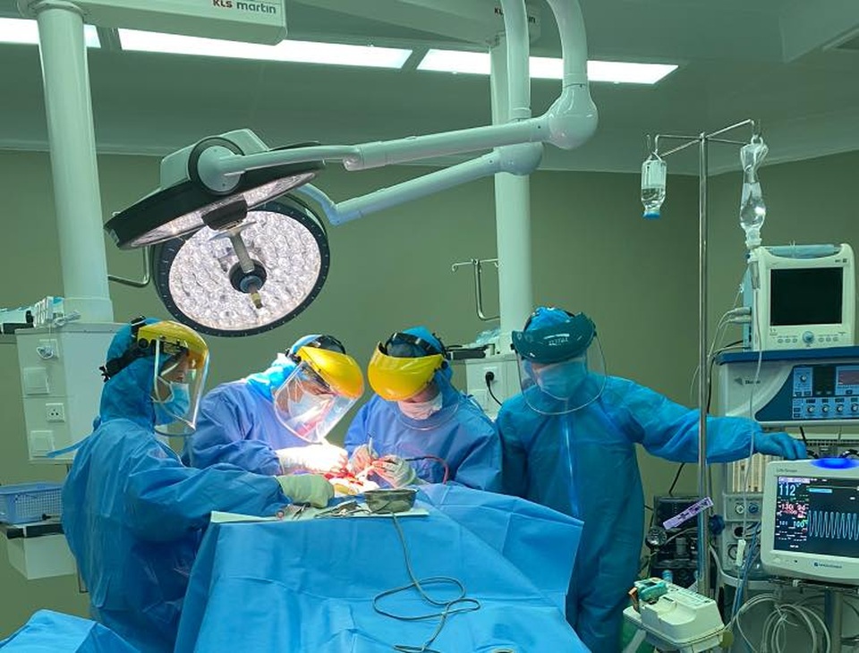 Bác sĩ Đà Nẵng thách nhau hít đất, thể dục trong khu cách ly - 2 Bác sĩ Đà Nẵng thách nhau hít đất, thể dục trong khu cách ly - 2