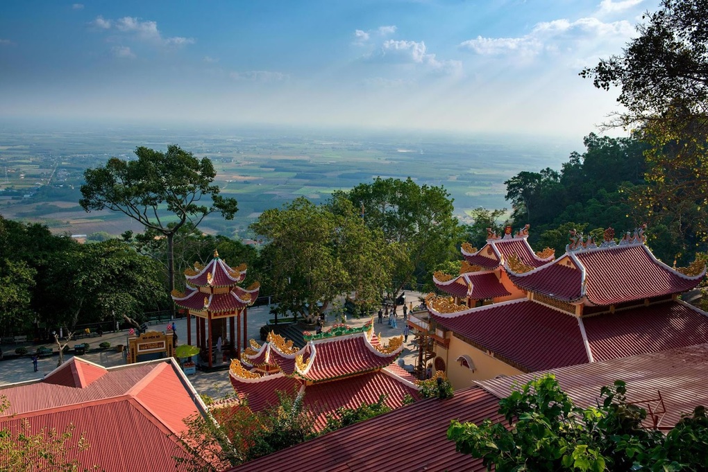 Tây Ninh: Văn hóa tâm linh thành sản phẩm du lịch đặc trưng - 1 Tây Ninh: Văn hóa tâm linh thành sản phẩm du lịch đặc trưng - 1