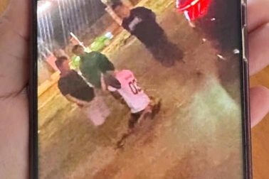 Nam thanh niên bị hành hung, ép quỳ gối xin lỗi trên đường