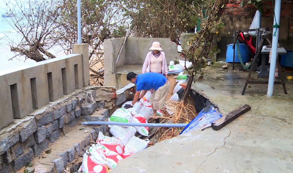 Phú Yên: Triều cường nuốt chửng nhà cửa, người dân lo thắt ruột - 2 Phú Yên: Triều cường nuốt chửng nhà cửa, người dân lo thắt ruột - 2