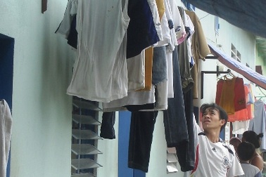 Sinh viên TP.HCM sống trọ "méo mặt" vì mùa mưa