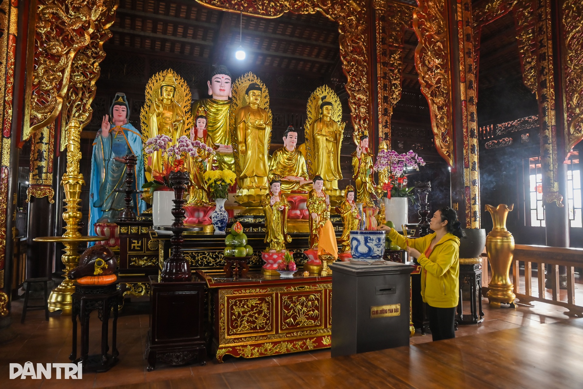 Người dân vượt sông và đi hơn 100km để đến chùa ở TPHCM - 10 Người dân vượt sông và đi hơn 100km để đến chùa ở TPHCM - 10