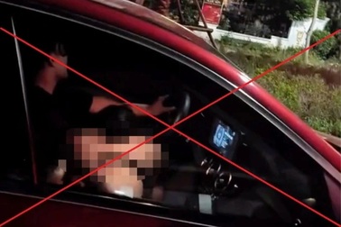 Ba thanh niên dựng cảnh nhạy cảm trên xe Mercedes đăng tải video xin lỗi