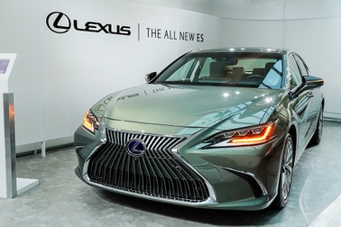 Phân khúc xe sang nhập khẩu sôi động trong những ngày đầu năm