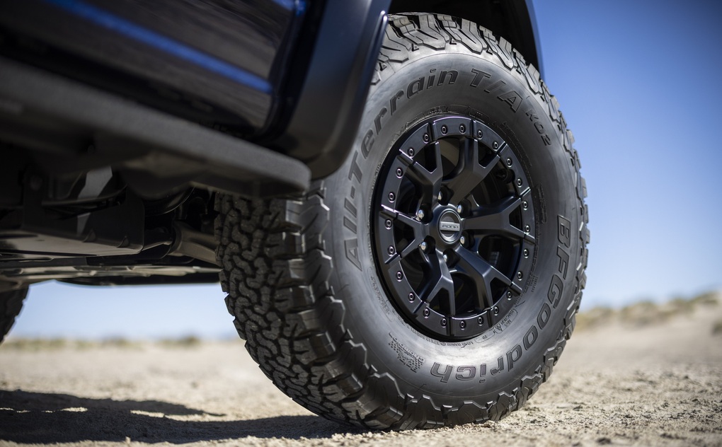Siêu bán tải F-150 Raptor R ra mắt, sở hữu công suất 700 mã lực - 3 Siêu bán tải F-150 Raptor R ra mắt, sở hữu công suất 700 mã lực - 3