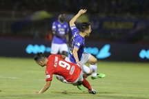 Hùng Dũng bị gãy chân: Đừng để bóng đá Việt Nam "chết" trong bạo lực!