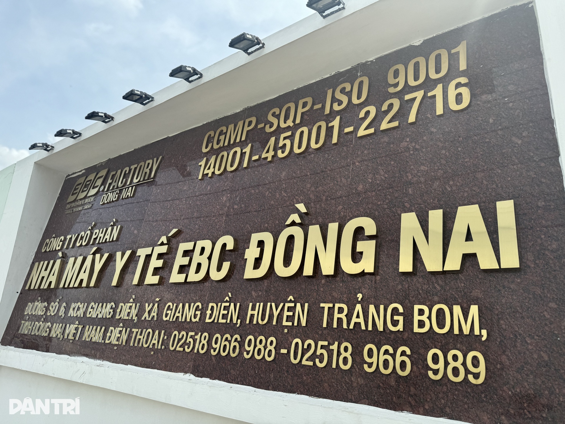 Cảnh sát khám xét nơi ở của chồng ca sĩ Đoàn Di Băng - 5 Cảnh sát khám xét nơi ở của chồng ca sĩ Đoàn Di Băng - 5