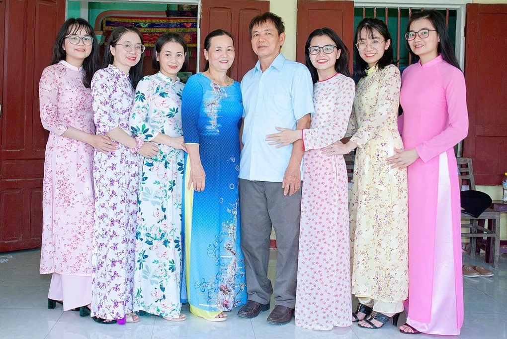 Vợ chồng nông dân có 6 con gái đều là cử nhân, thạc sĩ - 1 Vợ chồng nông dân có 6 con gái đều là cử nhân, thạc sĩ - 1