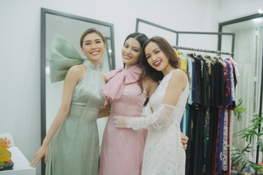 Tường Linh mời Hoa hậu Siêu quốc gia Malaysia đến Việt Nam xem biểu diễn thời trang