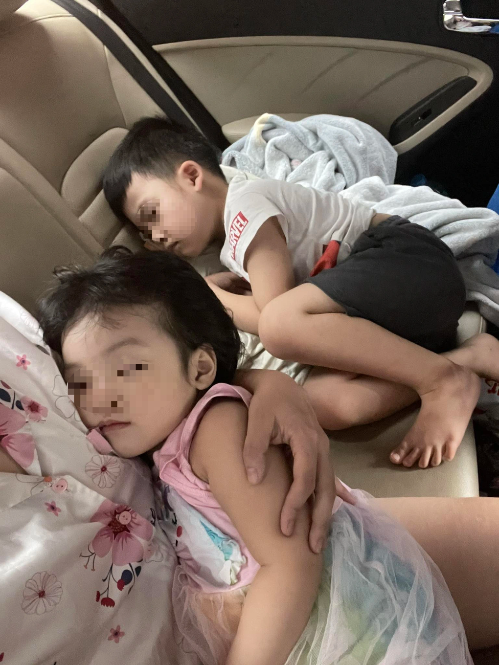 Cuộc chiến đường về quê: Ăn bánh mì, uống nước lọc vạ vật nửa ngày trời - 2 Cuộc chiến đường về quê: Ăn bánh mì, uống nước lọc vạ vật nửa ngày trời - 2
