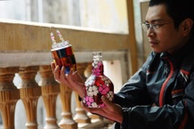 Nghề độc: “Phù phép” chai lọ phế liệu kiếm hàng chục triệu mỗi tháng