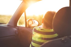 Kỹ năng thoát hiểm dành cho trẻ nhỏ khi không may bị bỏ quên trên xe