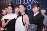 "Mẹ hai con" Phương Oanh đọ sắc cùng dàn mỹ nhân phim giờ vàng VTV