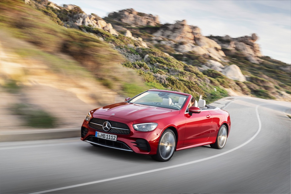 Choáng váng xem bảng giá xe Mercedes E-Class 2021 - 22 Choáng váng xem bảng giá xe Mercedes E-Class 2021 - 22