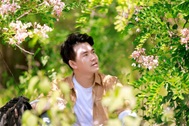 Vũ Mạnh Cường mê mẩn hoa đào phương Nam