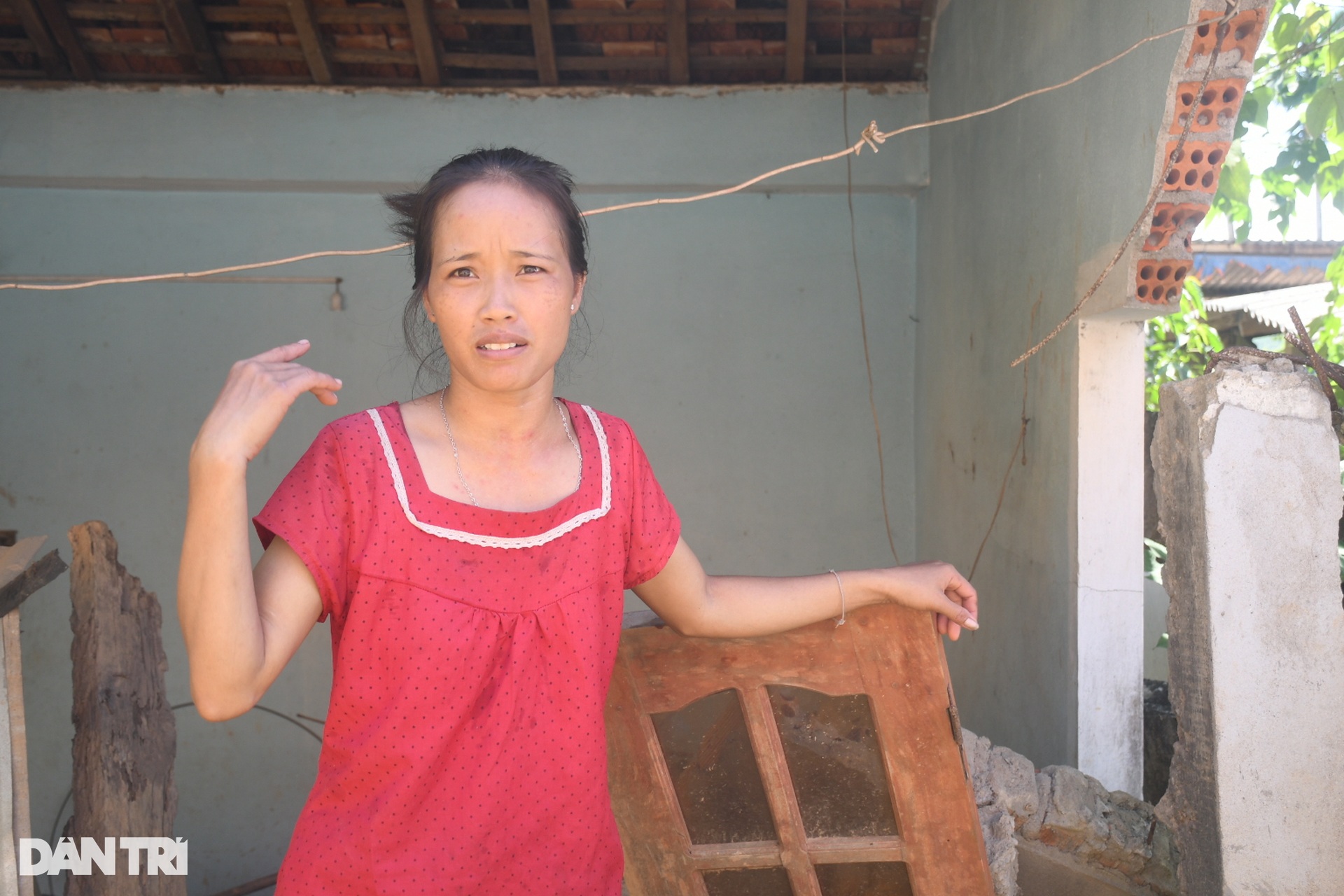 Huyện chi 14 tỷ đồng bạt núi chống sạt lở, bảo vệ 5 hộ dân ở Quảng Ngãi - 3 Huyện chi 14 tỷ đồng bạt núi chống sạt lở, bảo vệ 5 hộ dân ở Quảng Ngãi - 3