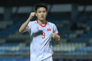 Đình Bắc mất lợi thế khi đua Vua phá lưới với ngôi sao gần 2m của Indonesia