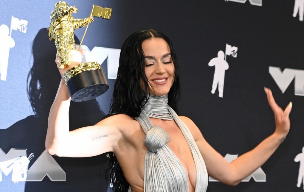 Màn đu người trên không mãn nhãn của Katy Perry tại lễ trao giải VMAs 2024 - 5 Màn đu người trên không mãn nhãn của Katy Perry tại lễ trao giải VMAs 2024 - 5