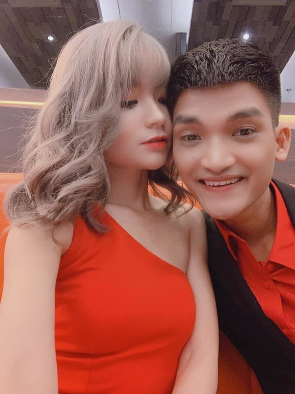 Mạc Văn Khoa khiến khán giả bật cười khi chia sẻ đi đăng ký kết hôn - 5 Mạc Văn Khoa khiến khán giả bật cười khi chia sẻ đi đăng ký kết hôn - 5