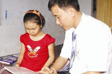 Bé gái 11 tuổi xin học THPT