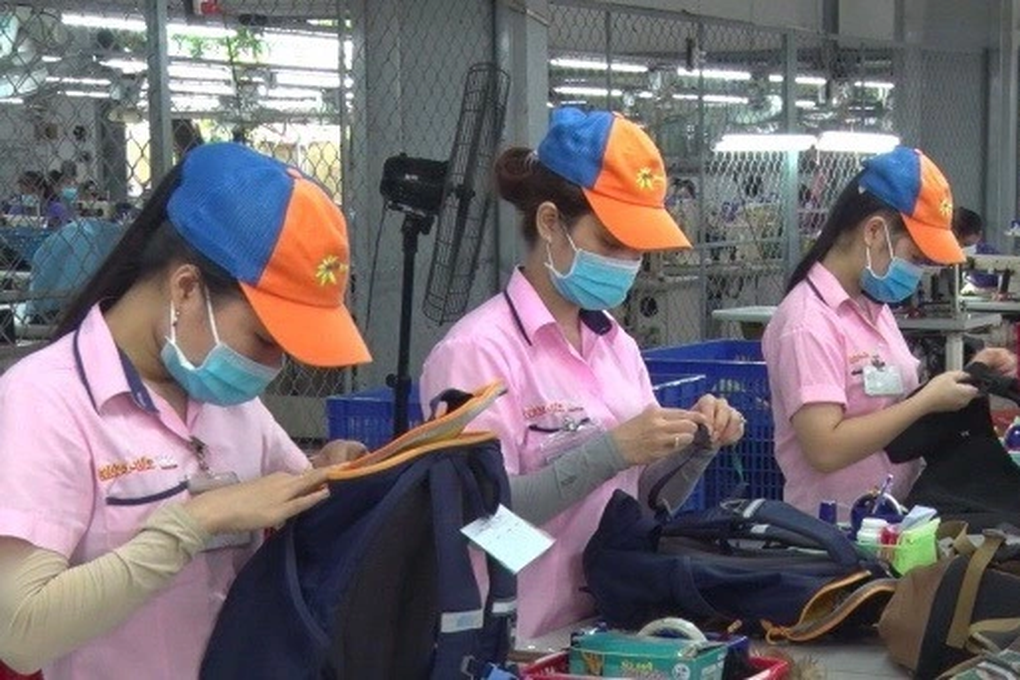 Nhiều công ty công bố thưởng Tết, công nhân nín thở ngóng tin - 1 Nhiều công ty công bố thưởng Tết, công nhân nín thở ngóng tin - 1