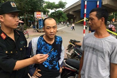 Hà Nội: Bộ đôi trộm cắp đang “tìm mồi” thì “đụng” 141