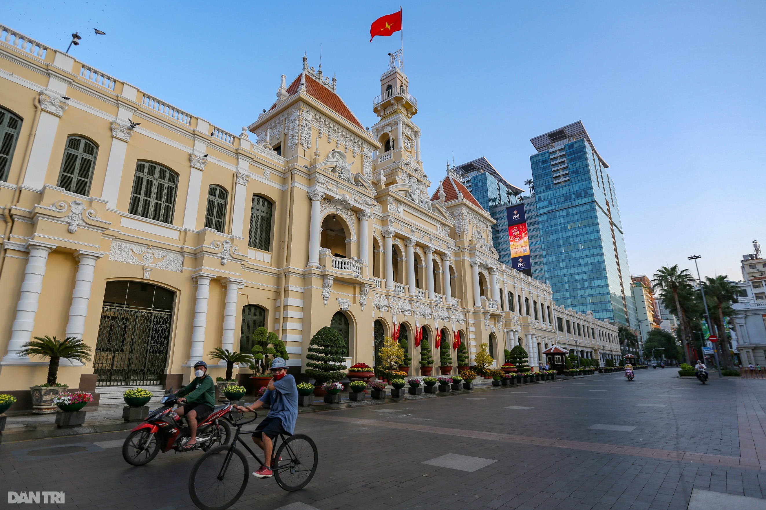 Đường phố TPHCM vắng lặng, bình yên sáng mùng 1 Tết Nhâm Dần. - 11 Đường phố TPHCM vắng lặng, bình yên sáng mùng 1 Tết Nhâm Dần. - 11