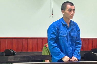 Thanh niên có "bề dày" tiền án, tàng trữ súng để phòng thân