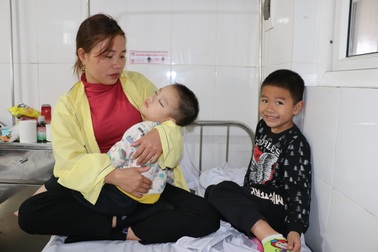 Người phụ nữ "bị lừa tình" nuôi con bại não, bố ngồi xe lăn, mẹ suy thận