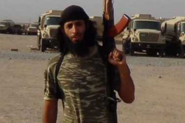 Lần đầu lộ ảnh đao phủ IS khét tiếng không che mặt