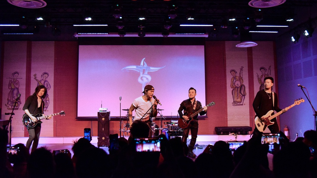 Nghệ sĩ guitar Vũ Hà: “Tôi hạnh phúc khi vợ đồng hành trong mỗi chuyến đi” - 2 Nghệ sĩ guitar Vũ Hà: “Tôi hạnh phúc khi vợ đồng hành trong mỗi chuyến đi” - 2