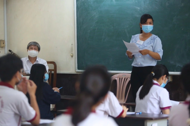 Xin hãy cởi trói cho người thầy thoát khỏi áp lực của chỉ tiêu, thi đua…