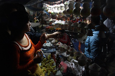 Tù mù đi chợ cầu may