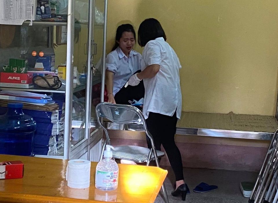 Thí sinh bật khóc, suýt nhỡ thi tốt nghiệp vì bất ngờ đau bụng - 2