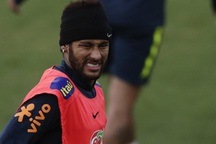 Cô gái tố Neymar hiếp dâm bị luật sư bỏ rơi vì “tiền hậu bất nhất”