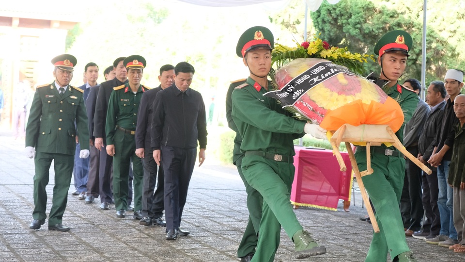 “Sao anh bỏ mẹ con em nơi đất khách quê người mà đi…” - 2 “Sao anh bỏ mẹ con em nơi đất khách quê người mà đi…” - 2