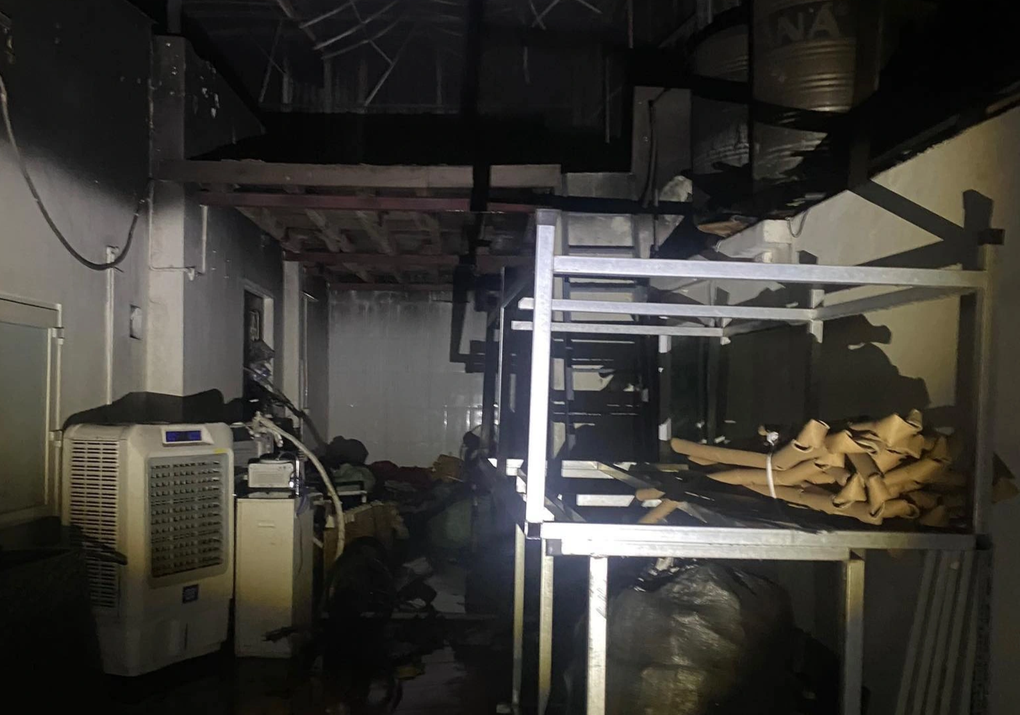 Cháy lớn tại xưởng may ở Hà Nội - 4 Cháy lớn tại xưởng may ở Hà Nội - 4