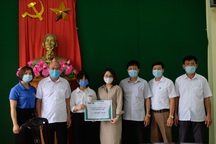 Bạn đọc giúp đỡ người mẹ đơn thân mang căn bệnh ung thư gần 106 triệu đồng