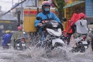 TPHCM và Nam Bộ chiều tối có mưa dông, cảnh báo gió giật mạnh