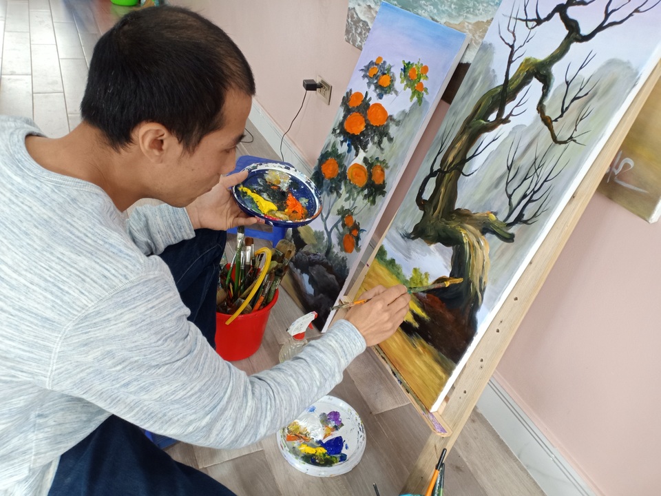 Hà Nội: Thợ vẽ tranh kiếm tiền triệu dịp cận Tết - 2 Hà Nội: Thợ vẽ tranh kiếm tiền triệu dịp cận Tết - 2