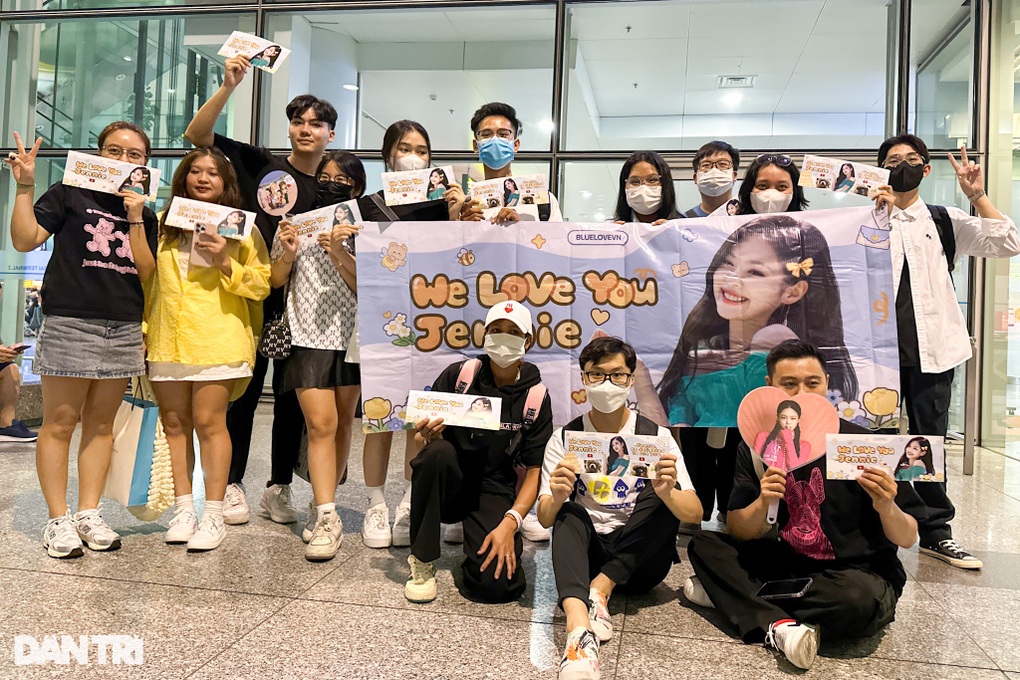 4 thành viên nhóm Blackpink đã về đến khách sạn ở Hà Nội - 18 4 thành viên nhóm Blackpink đã về đến khách sạn ở Hà Nội - 18