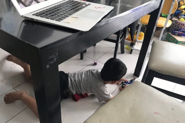 Con nhỏ nghỉ dài, cha mẹ “phát điên”