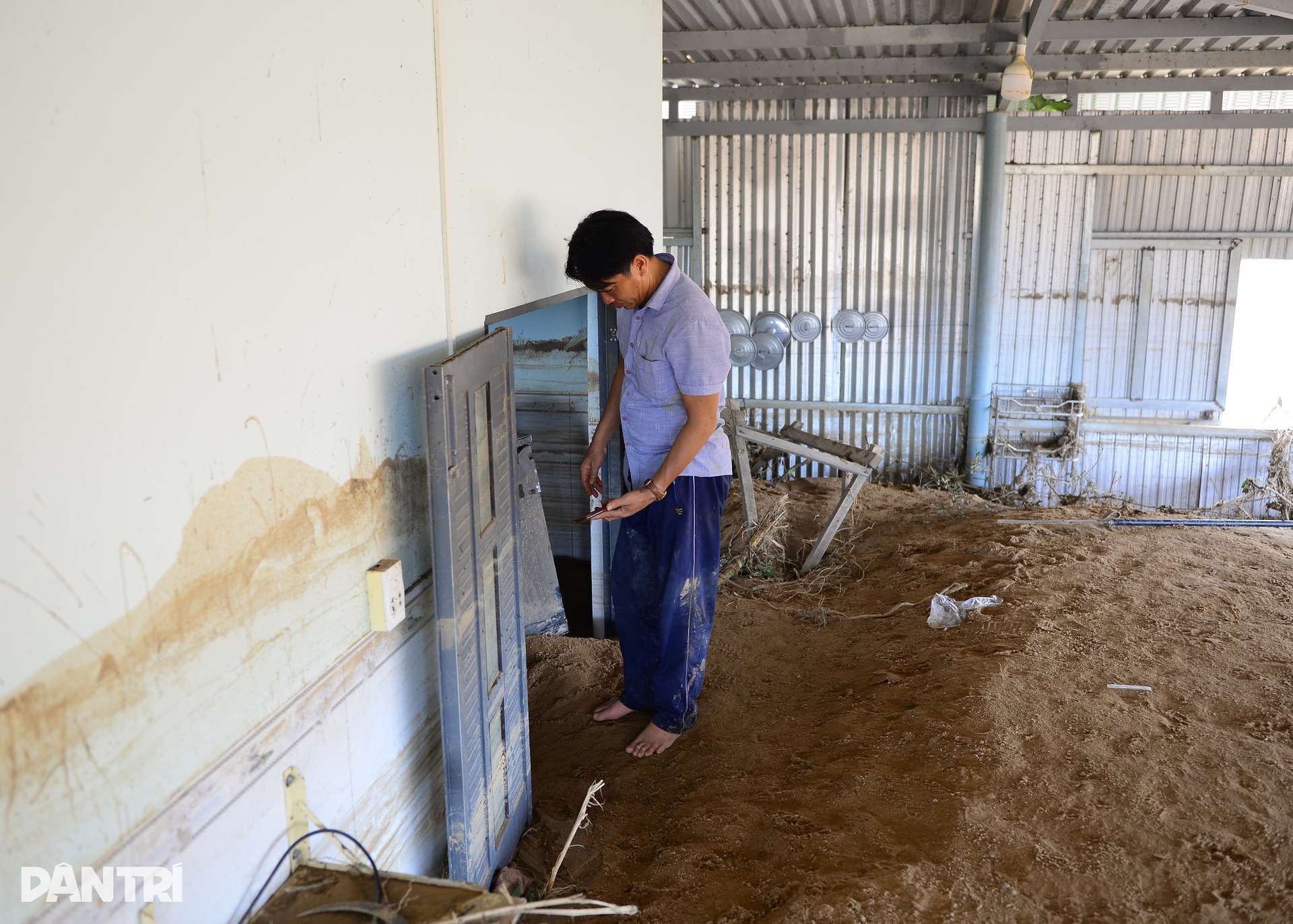 Vỡ hồ nước ở Lâm Đồng, lũ cát cuồn cuộn đổ về san phẳng nhà vườn - 8